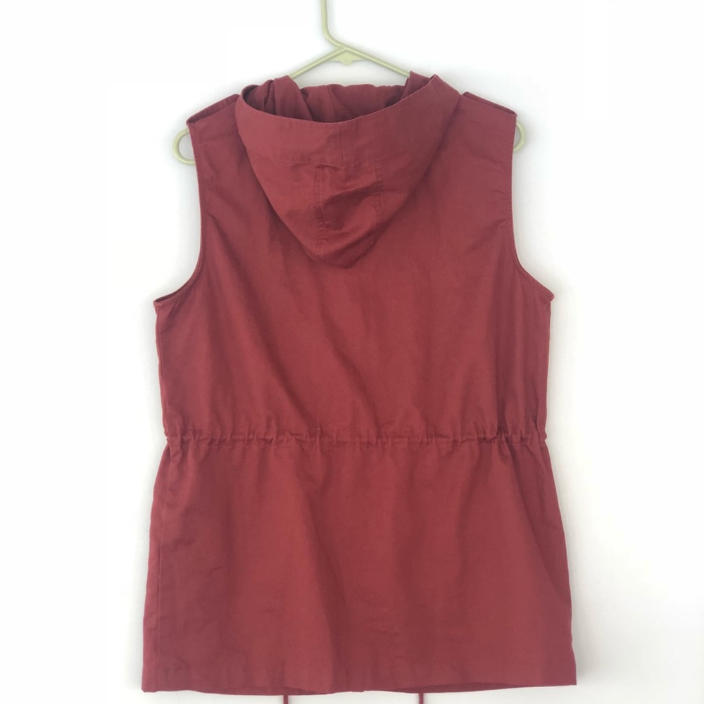 Hooded vest - Picture 2 of 4